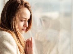 Proč mají ženy v západních zemích tak nízké sebevědomí?