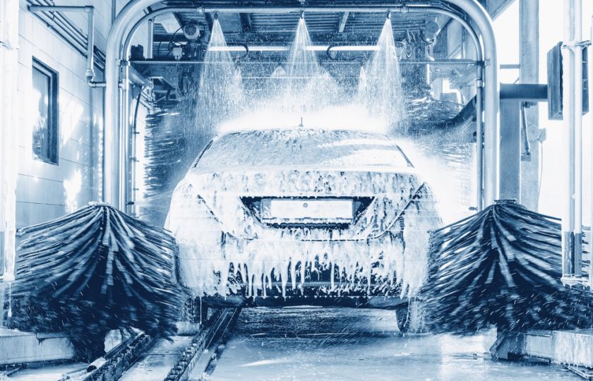 Jak umýt auto bez fronty? Díky aplikaci z Finska jedete rovnou do české myčky