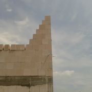 Tady se už začaly rýsovat tvary našeho domu.