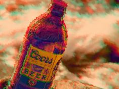 Před reklamou už se neschováte vůbec nikam: Pivovar ji dokázal dostat do snů dobrovolníků