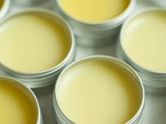 DIY: Balzám na rty. Jednoduše a bez ropy