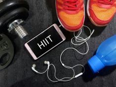 S lehkými činkami posílíte svaly stejně jako s velkou váhou, potvrdil výzkum