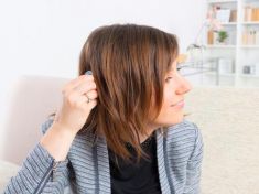 Pět procent populace je trvale nedoslýchavých. Řešením může být kochleární implantát!