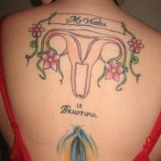 Tato dívka se za své intimní partie vůbec nestydí. Co na to asi řekli její rodiče?