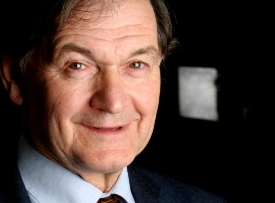 Učitel Stephena Hawkinga oživil odvážnou teorii života po smrti 