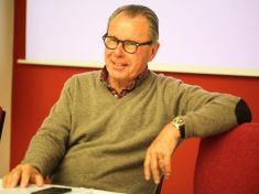 Jako populace jsme na tom dobře. Stále se umíme radovat, říká lékař Patrick Vachette