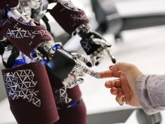 Týden inovací začal: Drinky tu podávají roboti, vy se mezitím můžete třeba teleportovat