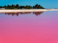 Modrá je dobrá. Ne však pro tato jezera