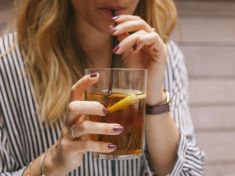 Co udělat pro planetu? Přestaňte srkat brčky a snižte svou uhlíkovou stopu