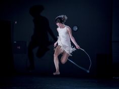 Baví mě hledat tanec v netanečním prostředí, říká Tereza Hradilková