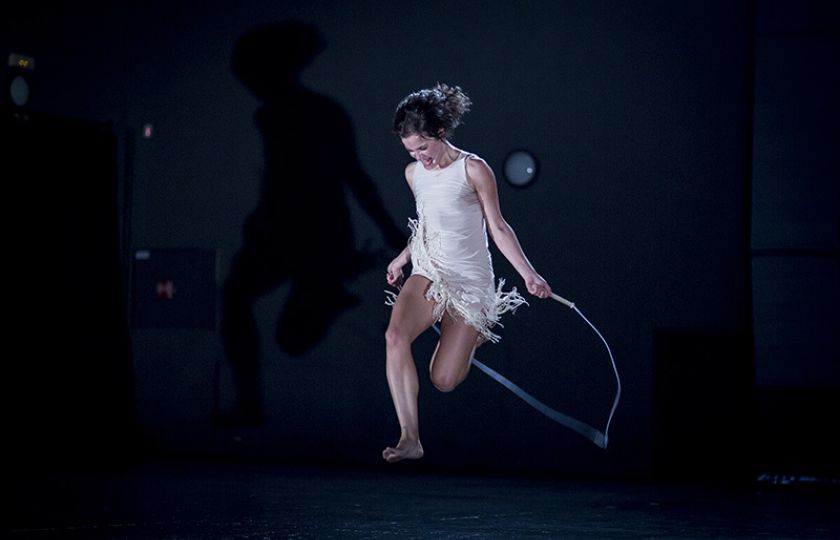 Baví mě hledat tanec v netanečním prostředí, říká Tereza Hradilková