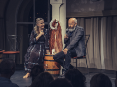 Pohodu musíte venčit, radí Léčivému divadlu Jožka Červienka