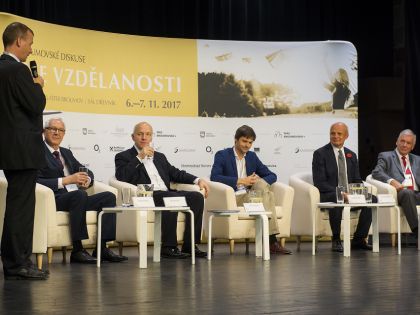 Broumovské diskuse: Prezidentští kandidáti diskutovali o vzdělávání