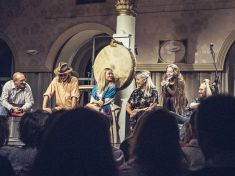 Léčivé divadlo: Není trvalého štěstí v žádném z předmětů světa. Je v nás