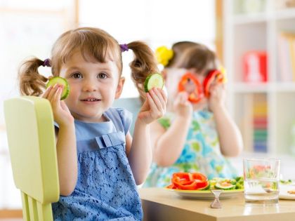 Zdravá strava pro školáky: Ochrání je i před šikanou