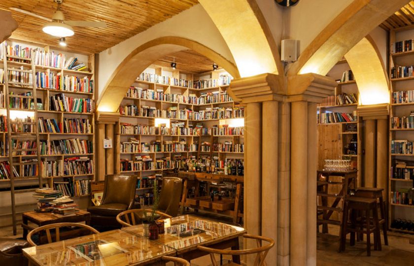 Portugalský hotel je ráj pro knihomoly, je zde víc než 50 tisíc svazků