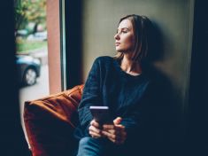 Těžký život mileniálek? Proč musí mladé ženy tak tvrdě bojovat o spokojený život