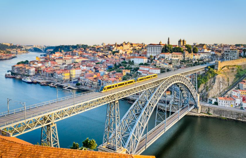 Důvody, proč navštívit Porto: Portské i Eiffelova stopa