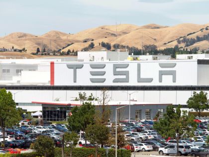Dva prohrané soudy v jednom roce: Je Tesla Elona Muska rasistická firma?