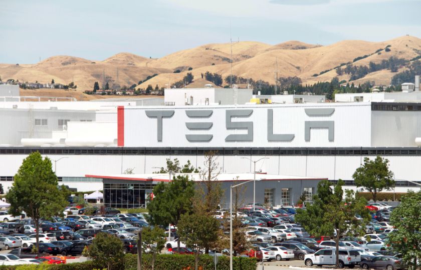 Dva prohrané soudy v jednom roce: Je Tesla Elona Muska rasistická firma?