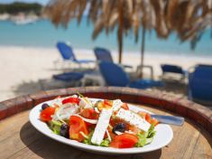 Už chcete léto? Přivolejte si ho balkánským sýrem