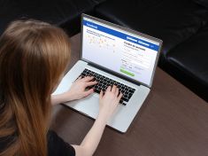 Jaký typ facebookového uživatele jste? Slídil nebo exhibicionista?