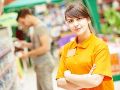 Je práce v supermarketech drsná? Zažívá ji 66 000 zaměstnanců  