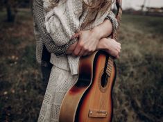 Pozor, dnes a zítra vás někdo může obejmout a olíbat