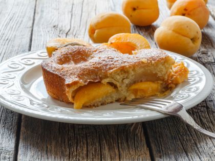 Dejte si recept na rychlý meruňkový koláč ze špaldové mouky