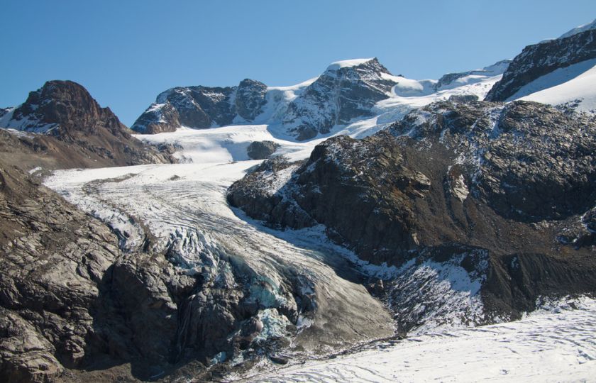 Ledovce ve Švýcarsku tají. Má je zachránit až 5000 sněžných děl