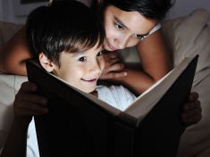 Nový recept na problémy? Teď frčí pohádkoterapie