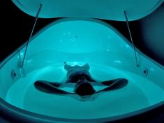 Do nejhlubší meditace vás dostane takzvaný floating tank