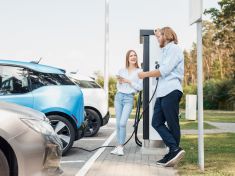 Kde dobijeme elektromobily: Praha připraví strategii pro rozmístění dobíjecích stanic