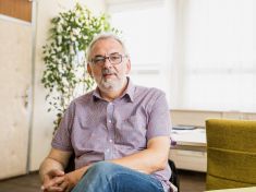 Vyhráno bude až s vakcínou a kolektivní imunitou, říká profesor Libor Grubhoffer