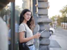 Módní trendy hovoří jasně: Do ulic jedině v dámských pantoflích