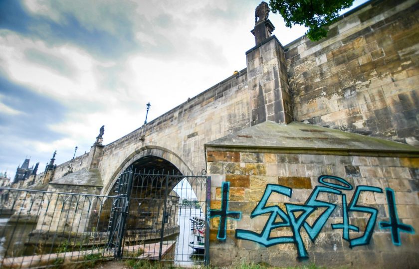 Ostrá tužka Karla Křivana: Graffiti na Karlův most patří