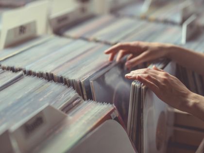 I za to může covid: Prodeje vinylů v USA poprvé od 80. let překonaly cédéčka