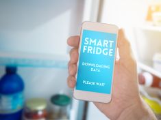 Máma jí zabavila telefon. Tweetovala opravdu Dorothy přes lednici?