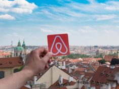 Airbnb přerostlo městům přes hlavu, senátor Marek Hilšer to chce napravit zákonem