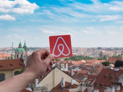 Airbnb přerostlo městům přes hlavu, senátor Marek Hilšer to chce napravit zákonem