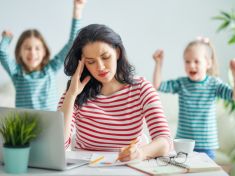 Taky máte pocit, že musíte být v lockdownu děsně produktivní? Ne, nemusíte