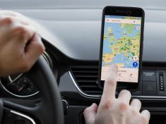 Covid zasáhl i do navigací. Google musel změnit určování času dojezdů