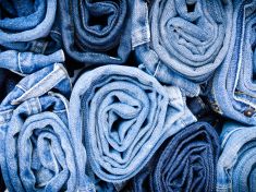 Džíny bohužel přežijí všechno. Jejich vláken je v kanadských vodách zdaleka nejvíc