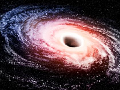 Co by se stalo s člověkem, který by cestou vesmírem spadl do černé díry