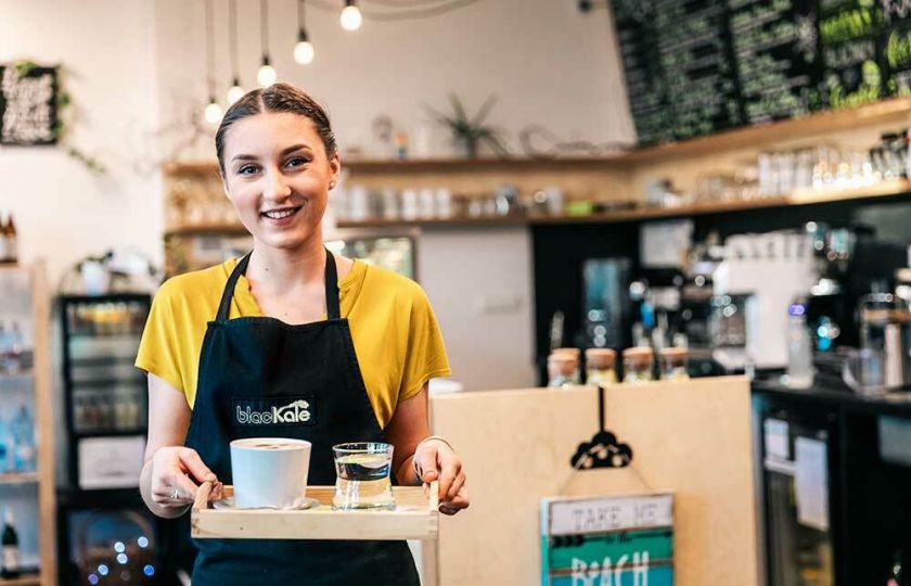 Měsíc bez příplatku: Kavárny nabízí rostlinné alternativy mléka do kávy zdarma