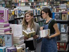 V OC Šestka je nová prodejna Knihy Dobrovský. Zatím jako výdejna objednávek z e-shopu