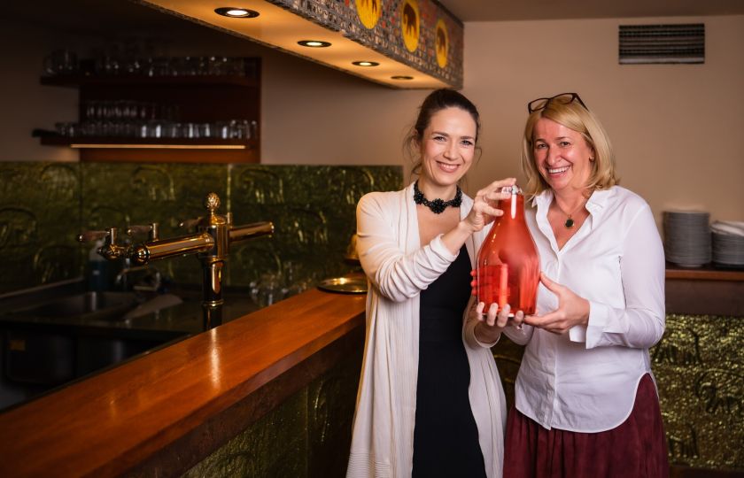 Aukční lahve Pilsner Urquell přinesly 2 miliony pro Centrum Paraple