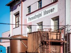 Do Blatné lze vyrazit na zámek, za historkami i kvalitní pálenkou