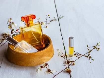 Kouzlo parfému: Pět kroků, jak vůni na těle udržet co nejdéle