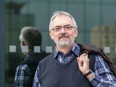 Profesor Libor Grubhoffer: Covid může ztratit sílu tím, že se umutuje